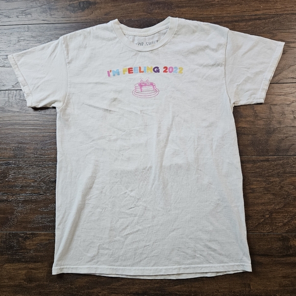 Taylor Swift I'm Feeling 2022 New Year's Eve Graphic T-shirt Celebrity Merch - Picture 1 of 7